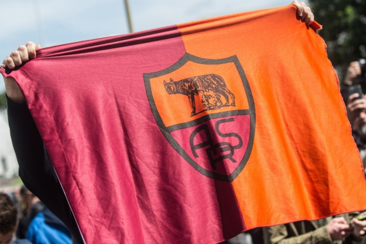 Tifosi tutti in fila per la Roma: boom di abbonamenti in 16 ore Tifosi tutti in fila per la Roma: boom di abbonamenti in 16 ore