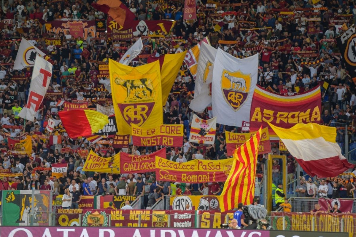 Tifosi tutti in fila per la Roma: boom di abbonamenti in 16 ore Tifosi tutti in fila per la Roma: boom di abbonamenti in 16 ore