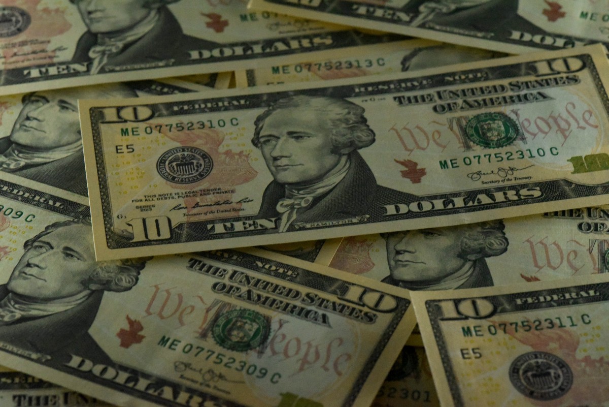 Il dollaro vince la guerra in Ucraina: il biglietto verde sempre più forte Il dollaro vince la guerra in Ucraina: il biglietto verde sempre più forte