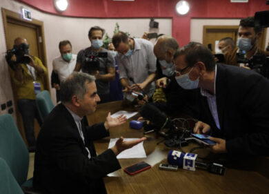 Processo Becciu, “Putin mandò suoi emissari, voleva le reliquie di San Nicola”