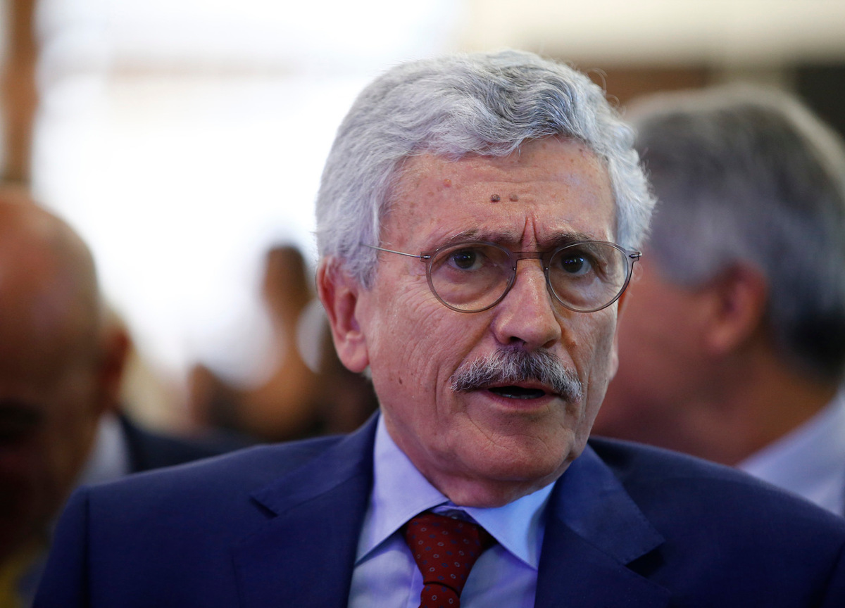 Armi alla Colombia, “truffa e sostituzione persona”. Broker D’Alema nei guai Armi alla Colombia, “truffa e sostituzione persona”. Broker D’Alema nei guai