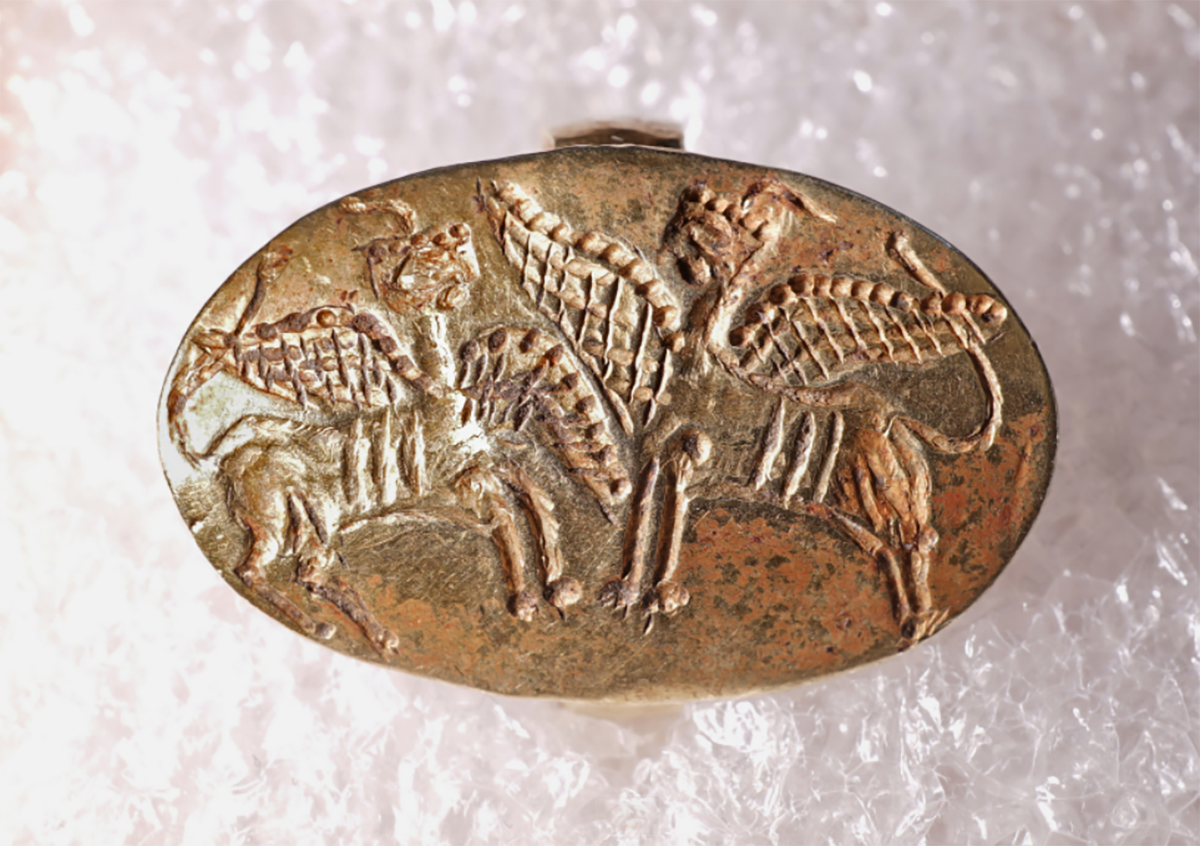 Grecia, restituito anello d’oro miceneo rubato durante la II Guerra Mondiale Grecia, restituito anello d’oro miceneo rubato durante la II Guerra Mondiale