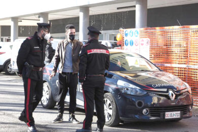 Baby gang, la polizia si mobilita: sgominata una banda di violenti ad Arezzo