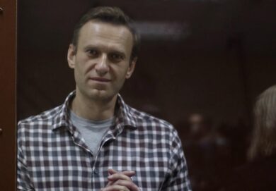 Russia, condannato a 9 anni Alexei Navalny. Il dissidente: “Putin è un pazzo”