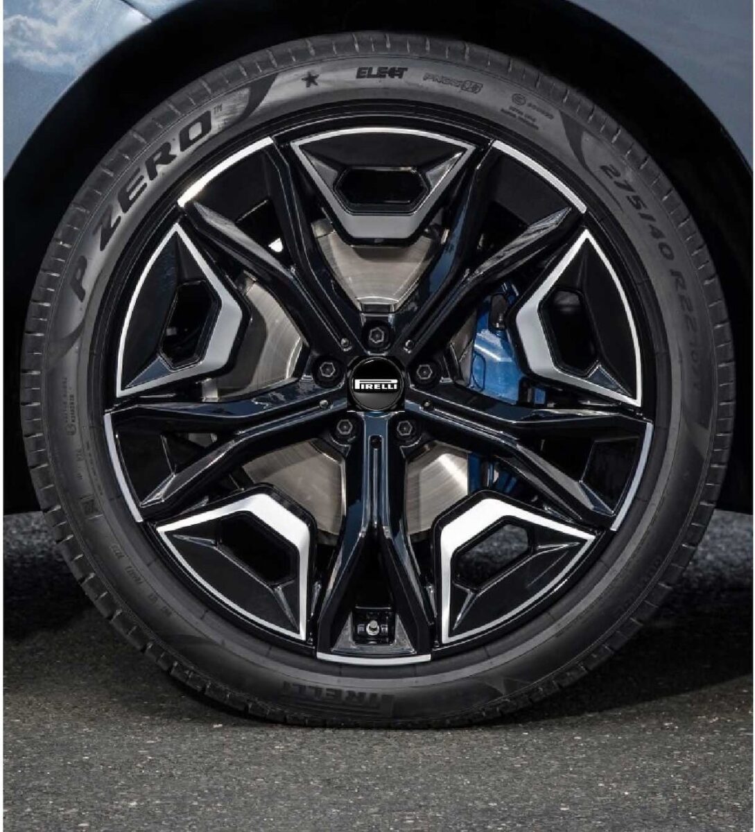Pirelli raddoppia il primo equipaggiamento su auto elettriche e ibride plug-in Pirelli raddoppia il primo equipaggiamento su auto elettriche e ibride plug-in