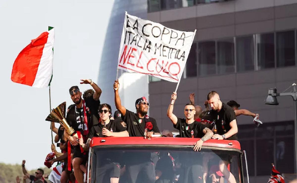 Striscione del Milan contro l’Inter, Figc apre inchiesta Striscione del Milan contro l’Inter, Figc apre inchiesta