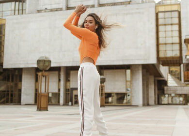 Covid e guerra: Airbnb fugge dalla Cina, Nike stoppa il franchising in Russia