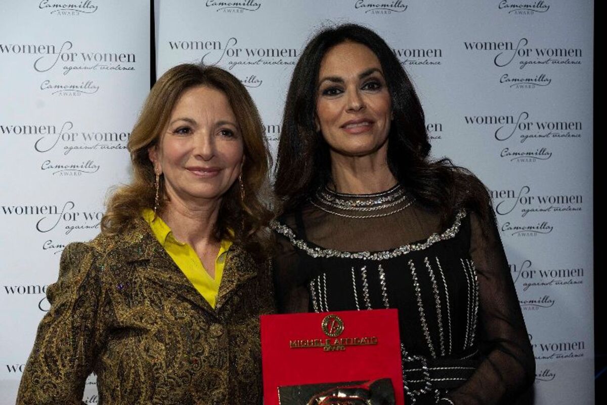 Women for Women, la rinascita delle donne vittime di violenze e tumore al seno Women for Women, la rinascita delle donne vittime di violenze e tumore al seno