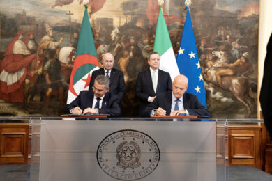 Gas, intesa tra Eni e Sonatrach: all’Italia 3 miliardi di metri cubi