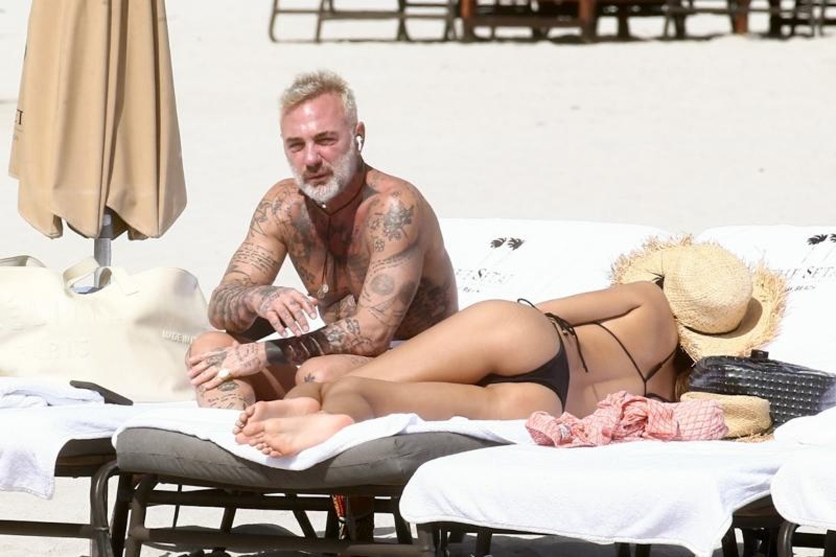 L’altra faccia di Gianluca Vacchi: dai soldi (di famiglia) ai video “Mr Enjoy” L’altra faccia di Gianluca Vacchi: dai soldi (di famiglia) ai video “Mr Enjoy”