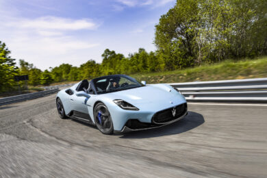 Nuova Maserati MC20 Cielo, la spider dal tetto retrattile