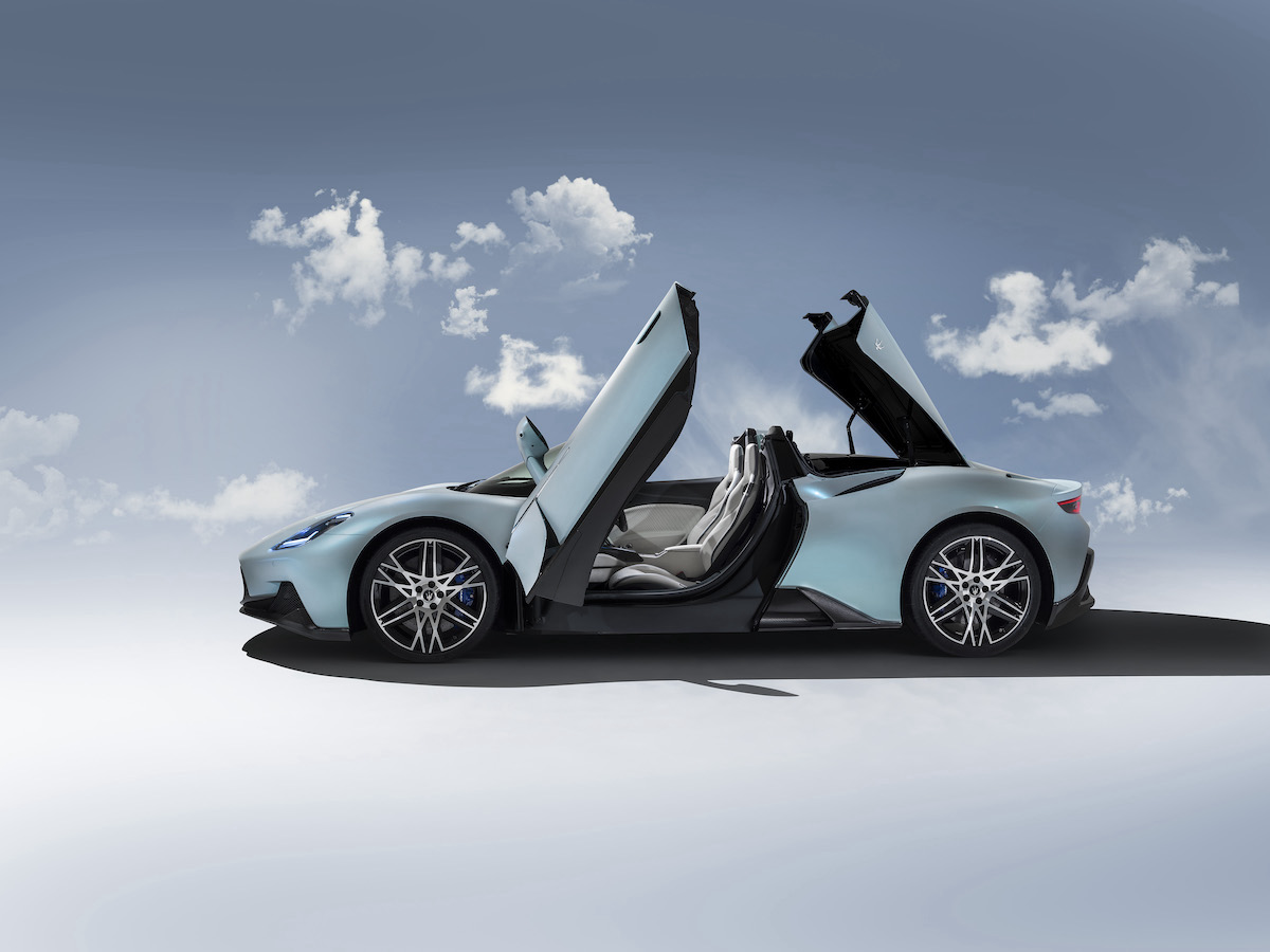 Nuova Maserati MC20 Cielo, la spider dal tetto retrattile