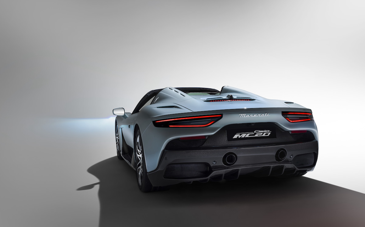 Nuova Maserati MC20 Cielo, la spider dal tetto retrattile