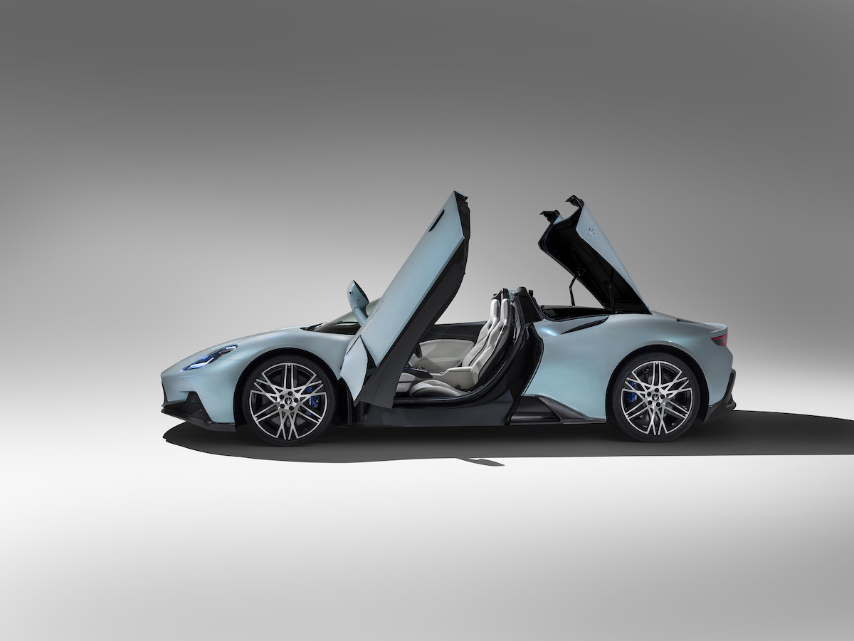 Nuova Maserati MC20 Cielo, la spider dal tetto retrattile