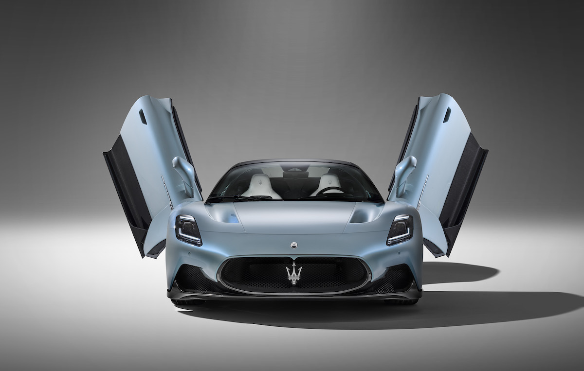 Nuova Maserati MC20 Cielo, la spider dal tetto retrattile