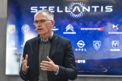 Stellantis patteggia una sanzione da 300 mln. Ma si scommette sul titolo