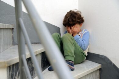 Incidono “Vergogna” sulla pelle di una bimba cinese, la Procura di Roma indaga