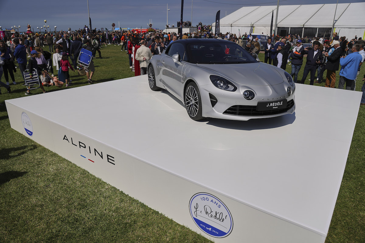Al centenario di Alpine svelata la nuova serie limitata A110 GT J. Rédélé