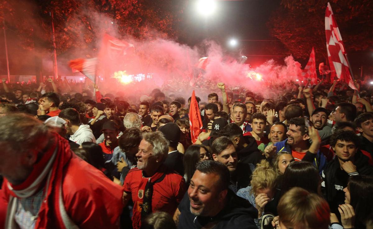 Monza in Serie A, il boato dei tifosi. Berlusconi: “Vogliamo la Champions” Monza in Serie A, il boato dei tifosi. Berlusconi: “Vogliamo la Champions”
