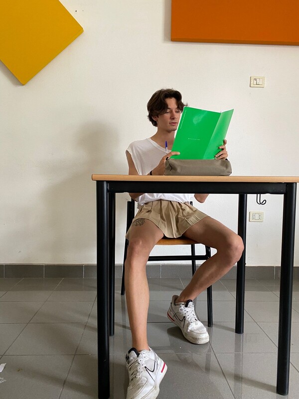 Ragazzini: “Mi vietano la gonna alla maturità ma andrò con i tacchi a spillo” Ragazzini: “Mi vietano la gonna alla maturità ma andrò con i tacchi a spillo”