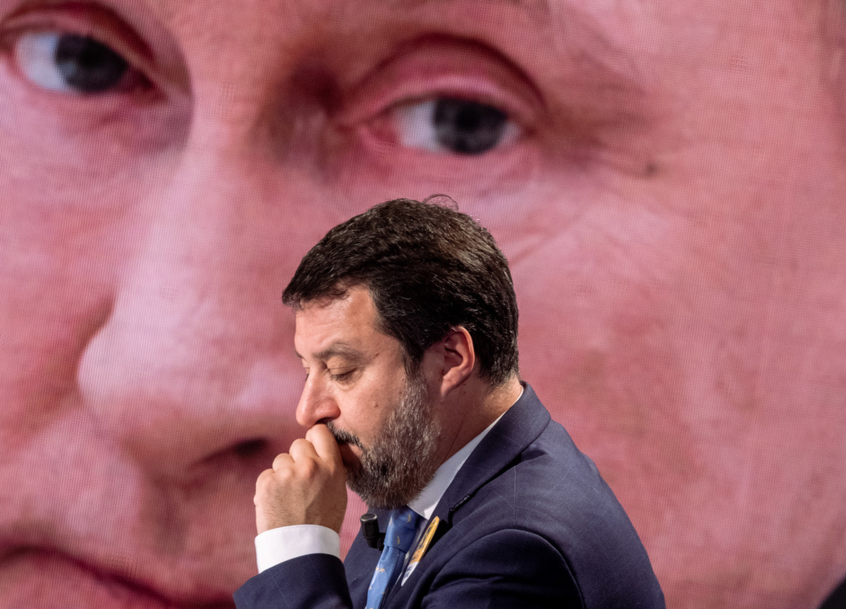 Salvini da Putin, il Copasir scava nella vita di Capuano. L’ira del Vaticano Salvini da Putin, il Copasir scava nella vita di Capuano. L’ira del Vaticano