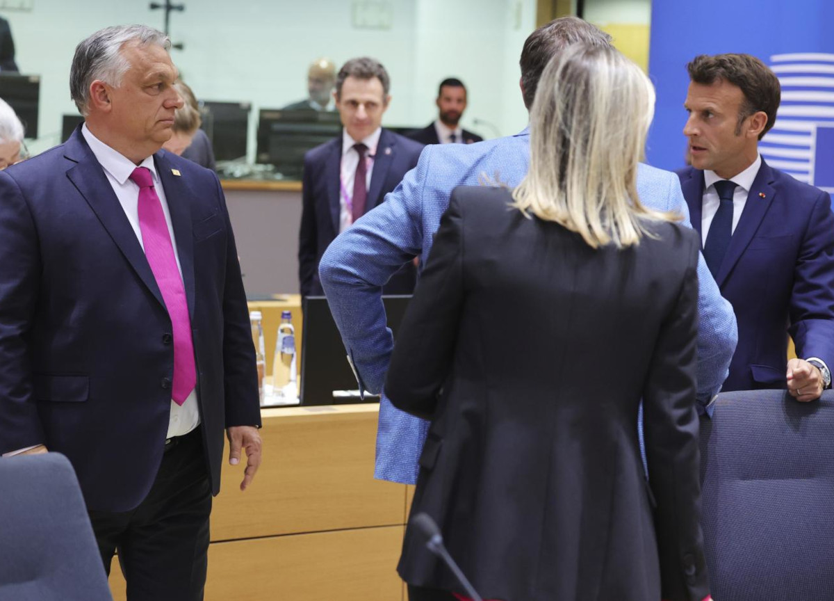 Embargo petrolio russo, accordo Ue su stop al 90%. Esulta Orban: “Noi esenti” Embargo petrolio russo, accordo Ue su stop al 90%. Esulta Orban: “Noi esenti”