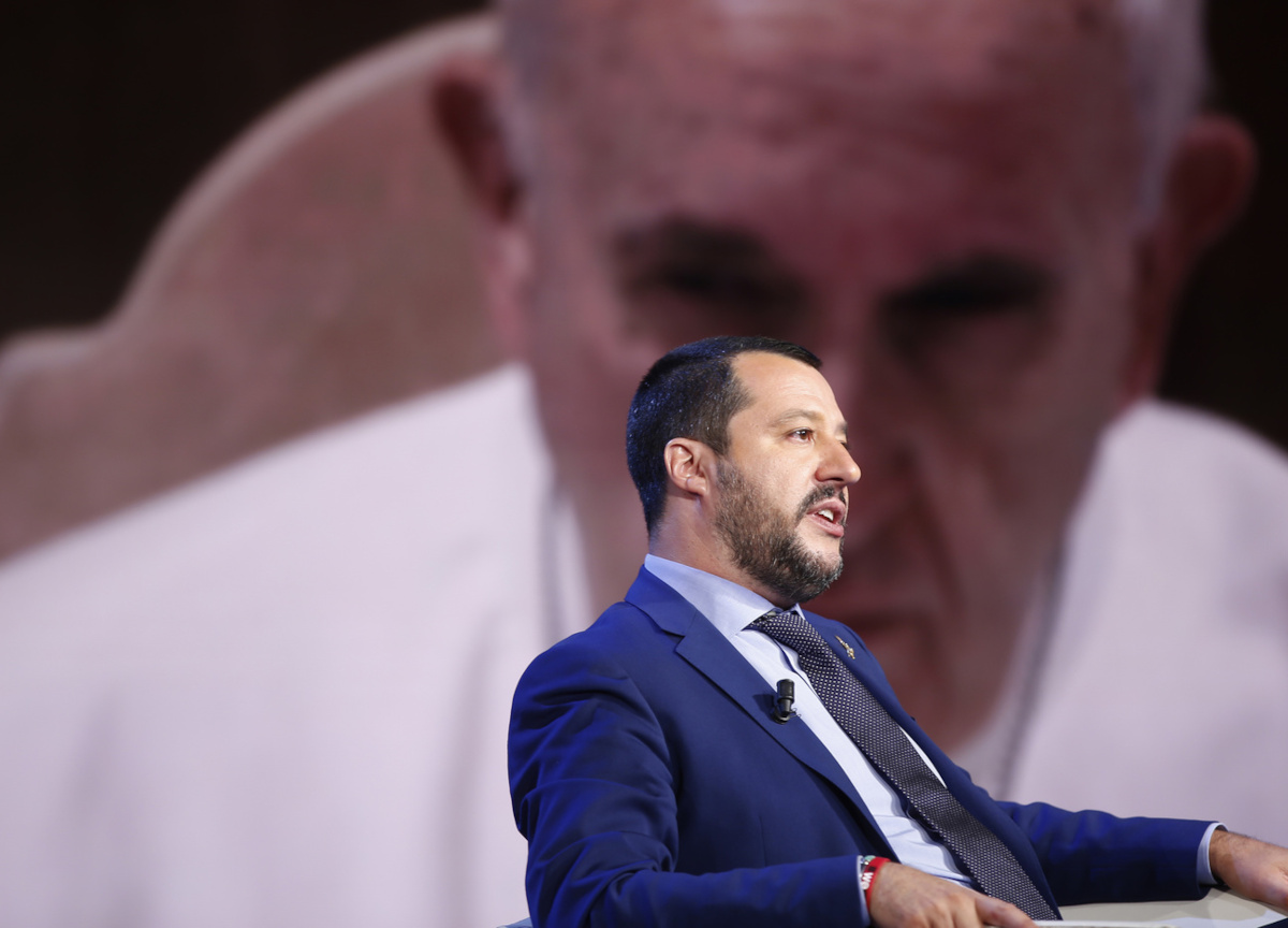Salvini da Putin, il Copasir scava nella vita di Capuano. L’ira del Vaticano Salvini da Putin, il Copasir scava nella vita di Capuano. L’ira del Vaticano