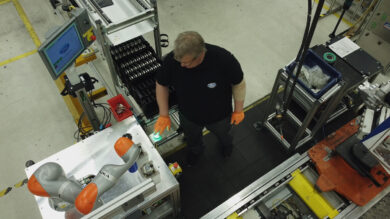 Ford: nell’impianto di  Colonia arriva Robbie, il cobot che assiste nel lavoro