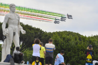 2 giugno: difesa e pace con il volo dell’elicottero 118 e le Frecce Tricolori