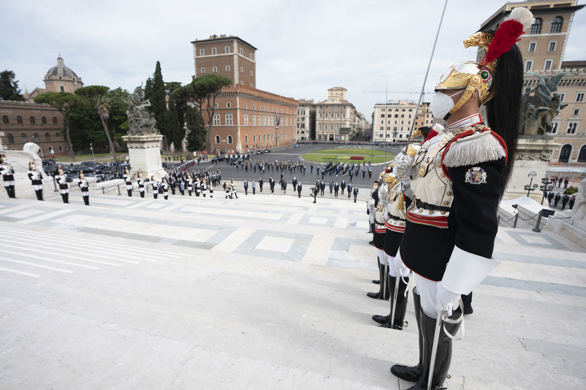2 giugno: difesa e pace con il volo dell’elicottero 118 e le Frecce Tricolori