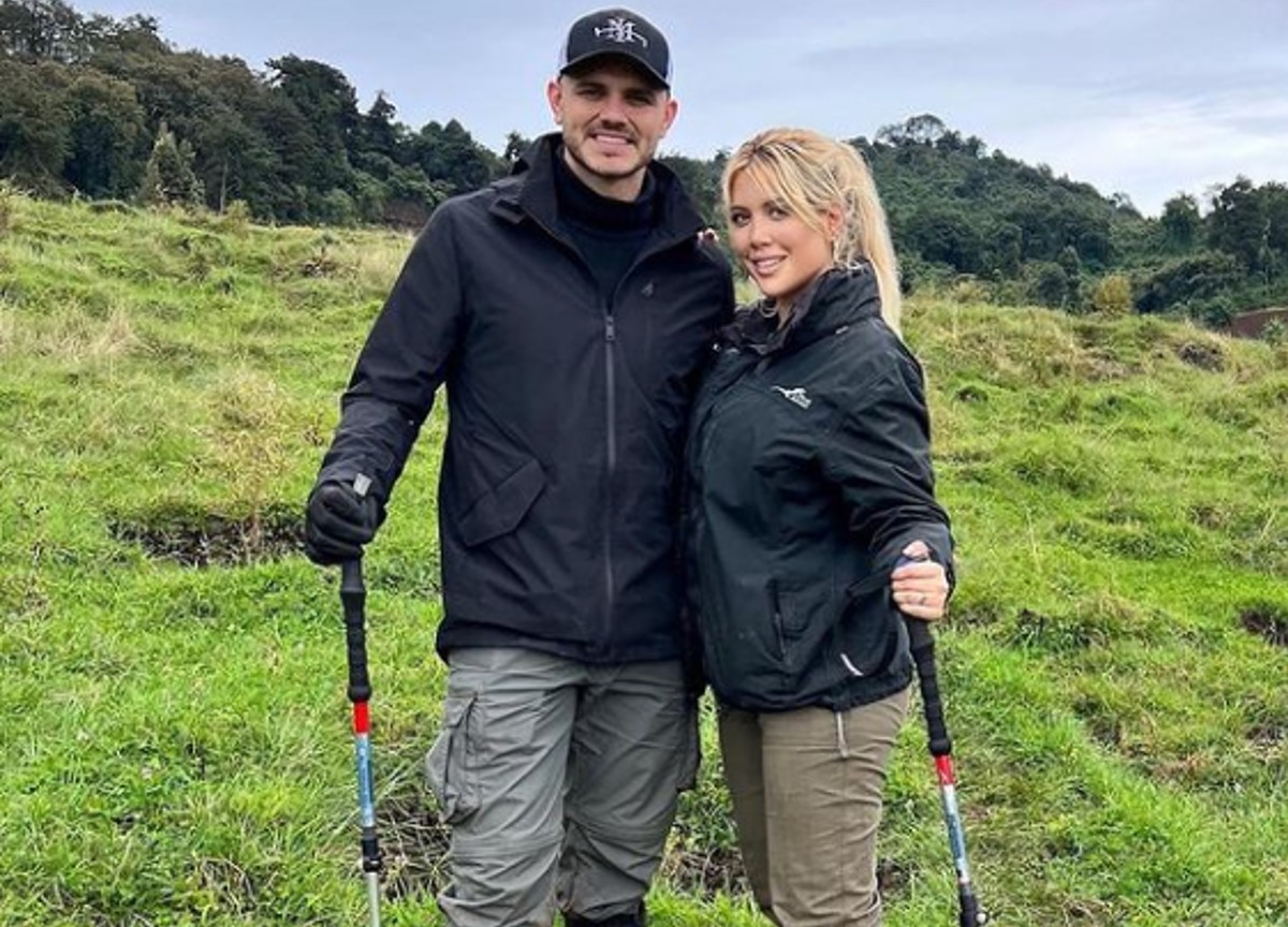 Mauro Icardi in Ruanda fa pipì accanto a un gorilla – VIDEO Mauro Icardi in Ruanda fa pipì accanto a un gorilla – VIDEO