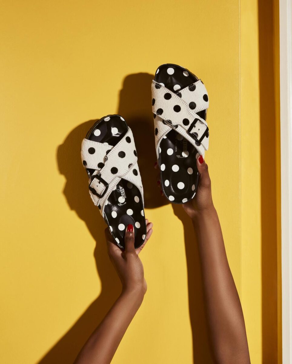 Manolo Blahnik e Birkenstock insieme: la capsule uscirà il 23 giugno