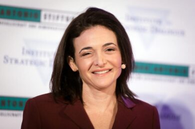 Facebook, si dimette la numero due di Meta Sheryl Sandberg. Titolo ko a WS