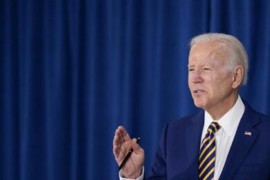 Biden loda Stellantis e boccia Musk: “L’economia Usa crescerà più della Cina”
