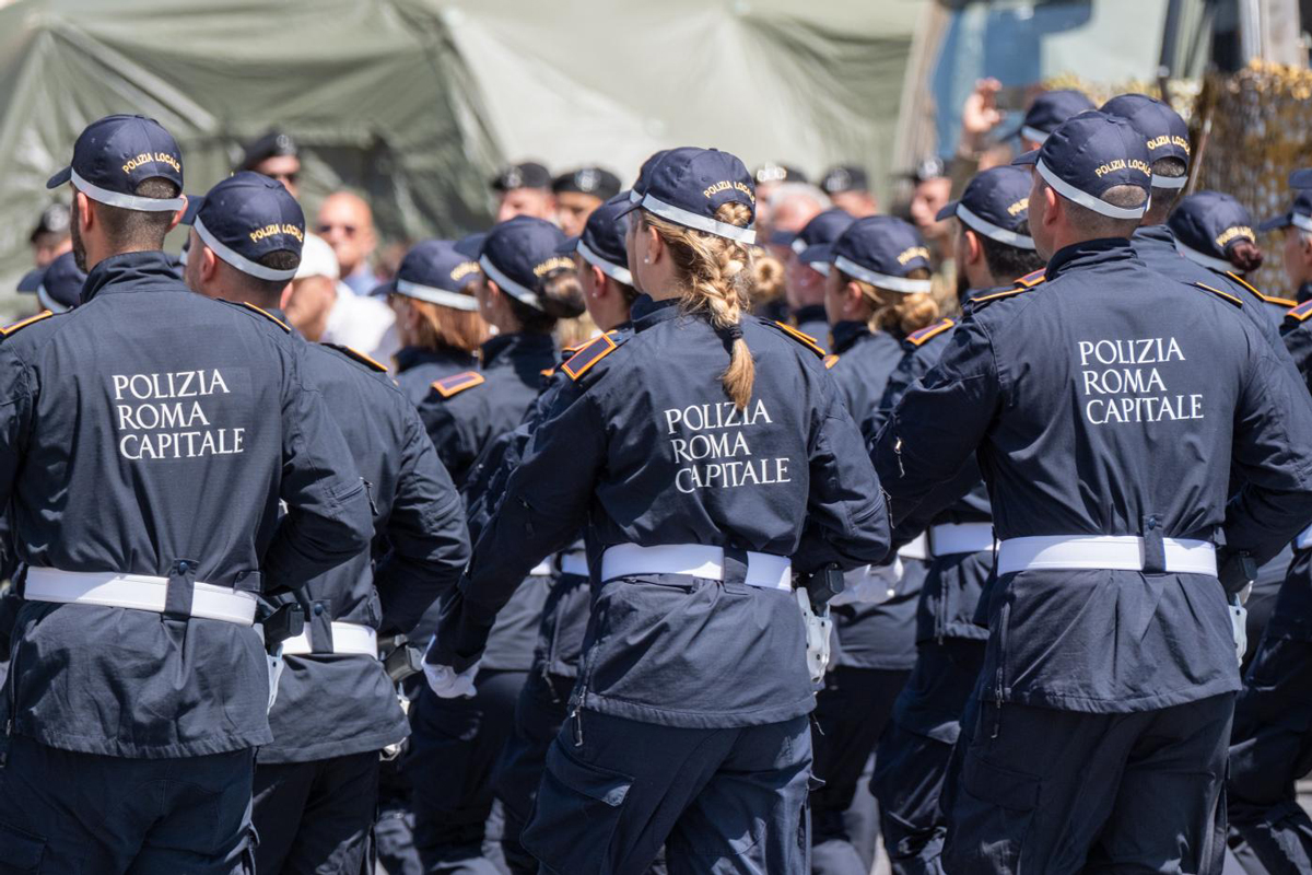 Vigili Roma, bufera sulla parata: il comandante lascia Gualtieri. E’ rottura Vigili Roma, bufera sulla parata: il comandante lascia Gualtieri. E’ rottura