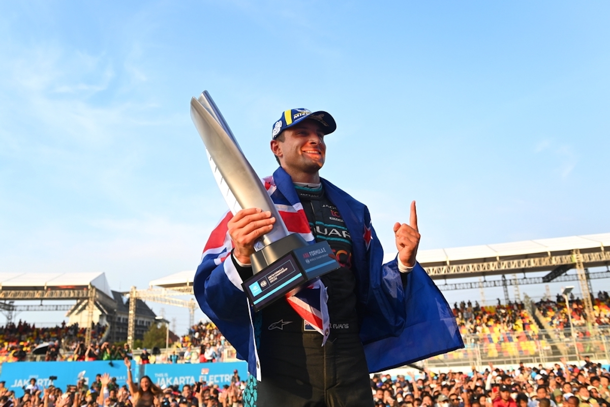 Formula E, Mitch Evans vince il primo storico E-Prix di Giacarta Formula E, Mitch Evans vince il primo storico E-Prix di Giacarta