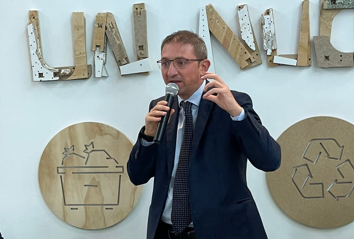 Sostenibilità vuol dire sostenere. La lezione di Cap Holding Sostenibilità vuol dire sostenere. La lezione di Cap Holding