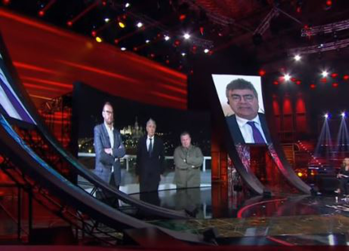 Sallusti a Giletti sul Cremlino: “Hai alle spalle un Palazzo di m..”. E va via Sallusti a Giletti sul Cremlino: “Hai alle spalle un Palazzo di m..”. E va via