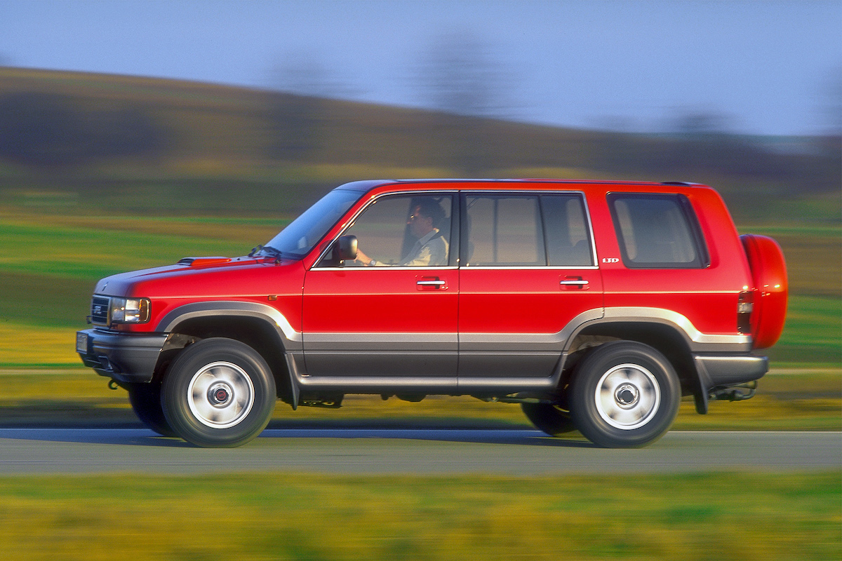 1990, La Opel Monterey viene svelata al Salone di Ginevra