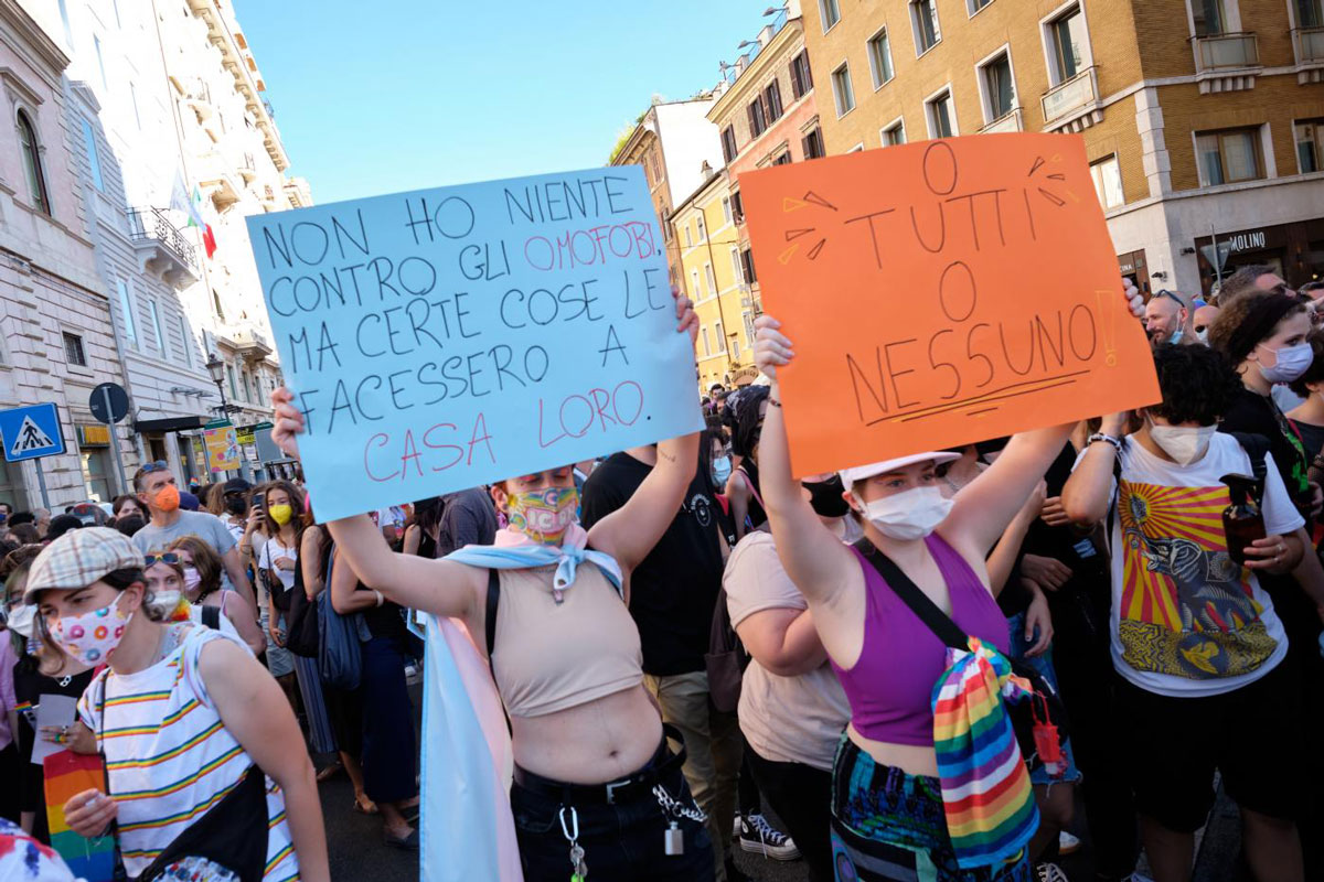 Sabato 11: la Cgil torna in piazza a manifestare. Il carro del Roma Pride