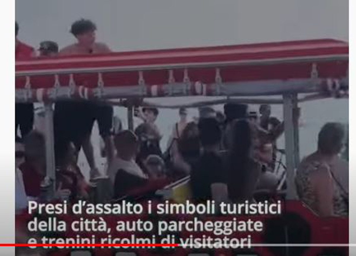 Ragazze molestate in treno, “Ci dicevano donne bianche e ci toccavano. Incubo” Ragazze molestate in treno, “Ci dicevano donne bianche e ci toccavano. Incubo”