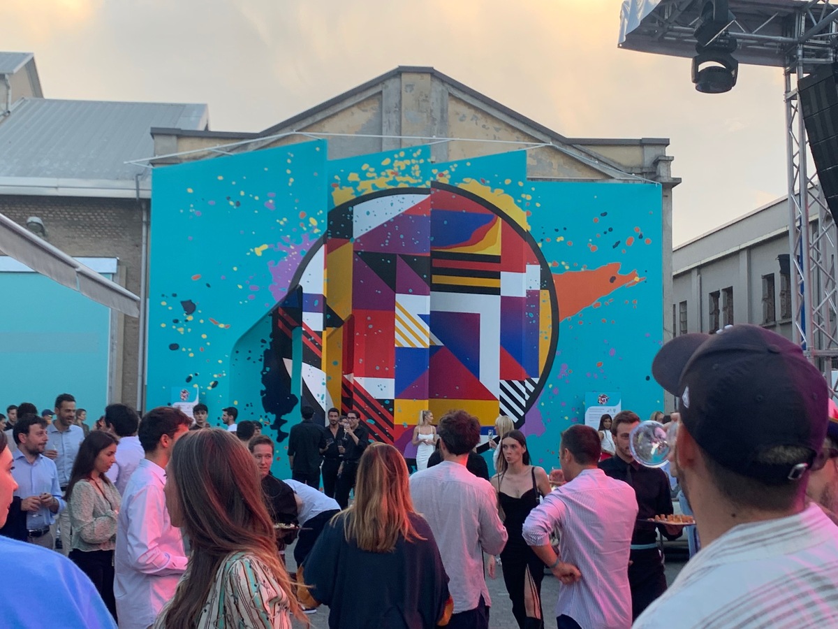 Design Week: IQOS ospita l’arte anamorfica con “WE”