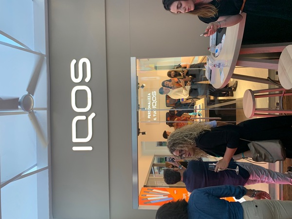 Design Week: IQOS ospita l’arte anamorfica con “WE”