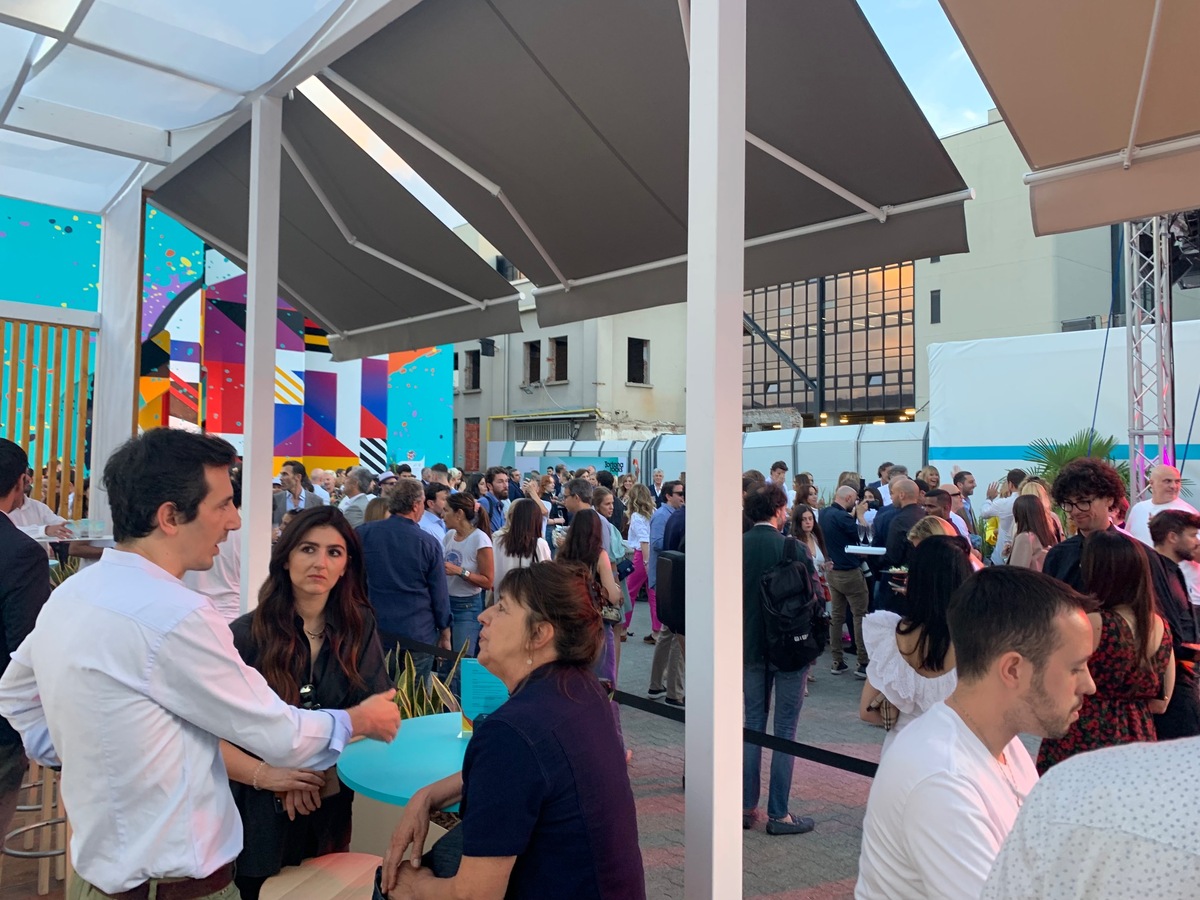 Design Week: IQOS ospita l’arte anamorfica con “WE”