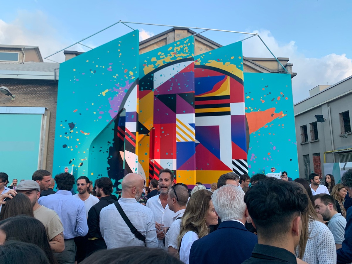 Design Week: IQOS ospita l’arte anamorfica con “WE”