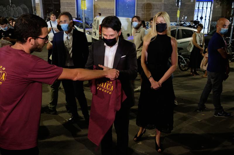 Giuseppe Conte e Olivia Paladino come non li avete mai visti, quanta passione Giuseppe Conte e Olivia Paladino come non li avete mai visti, quanta passione
