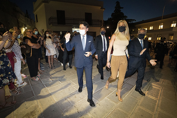 Giuseppe Conte e Olivia Paladino come non li avete mai visti, quanta passione Giuseppe Conte e Olivia Paladino come non li avete mai visti, quanta passione