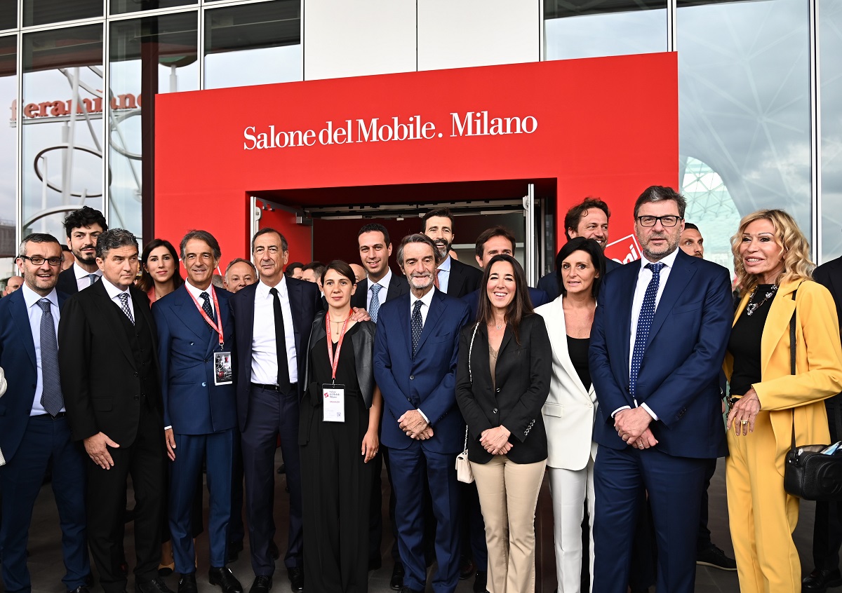 Salone del Mobile, ripartenza a razzo. Code di visitatori a Milano