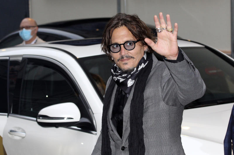 Depp-Heard, Johnny rinuncia al risarcimento: “Non è una questione di soldi” Depp-Heard, Johnny rinuncia al risarcimento: “Non è una questione di soldi”