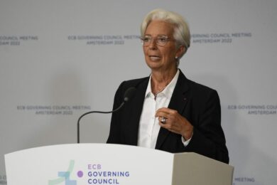 Bce, stop all’acquisto dei bond: Lagarde rialza i tassi dello 0,25% a luglio